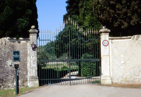 L’ingresso di villa Serego Alighieri in Valpolicella, dove si trasferisce Pietro, figlio del poeta dante_7