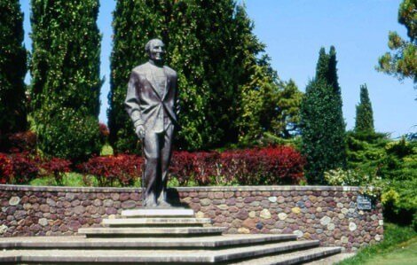 Il monumento al fondatore Carlo Sigurtà sigurta_15