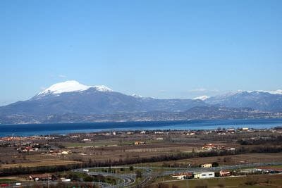 La sponda meridionale del Garda e il profilo delle prealpi visti dalla sommità della torre di San Martino sanmartino_8