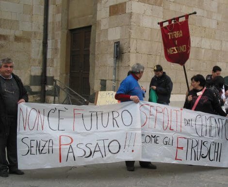 Manifestazione di sensibilizzazione per la tutela del sito di Gonfienti gonfienti2_manifestazione
