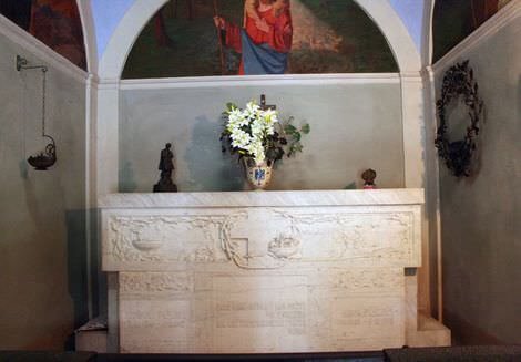 Il sarcofago di Leonardo Bistolfi che conserva le spoglie del Pascoli e della sorella Mariù pascoli_18