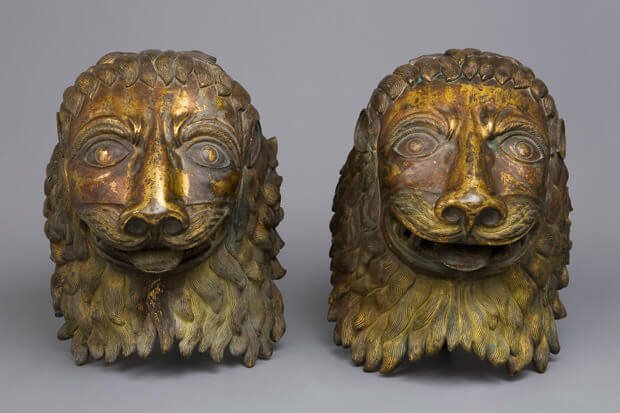 II.15-16.Coppia_di_teste_di_leoni