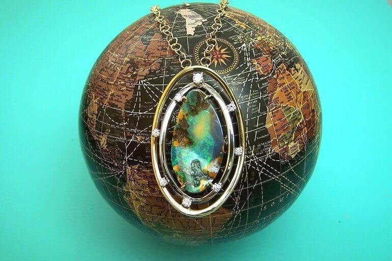 il gioiello Gaia del laboratorio orafo Cazzaniga