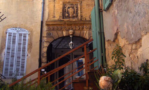 I merli dell’Empéri fra le case di Salon