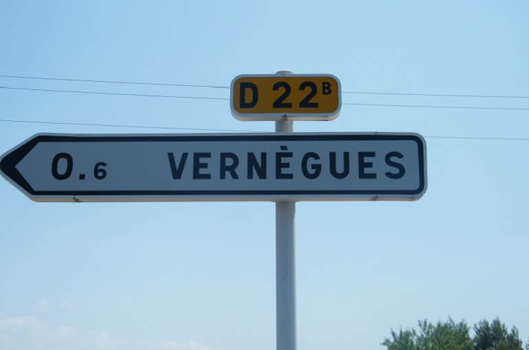 Cartello stradale di Vernegues