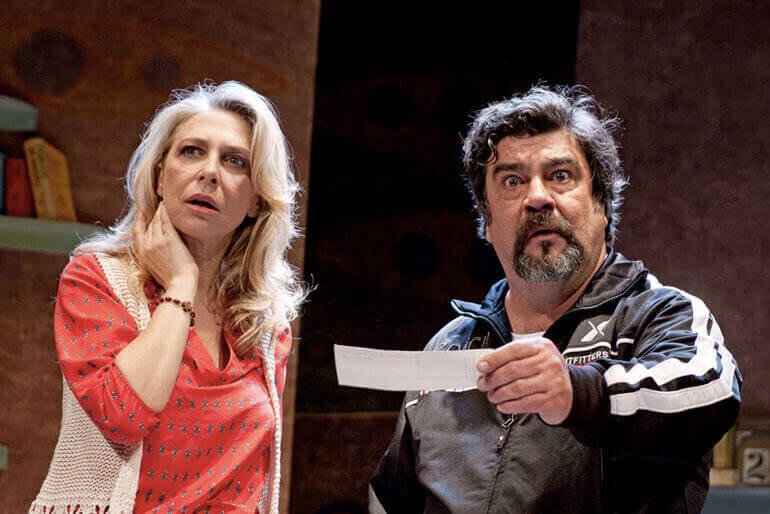 Emanuela Rossi e Francesco Pannofino nello spettacolo I suoceri albanesi