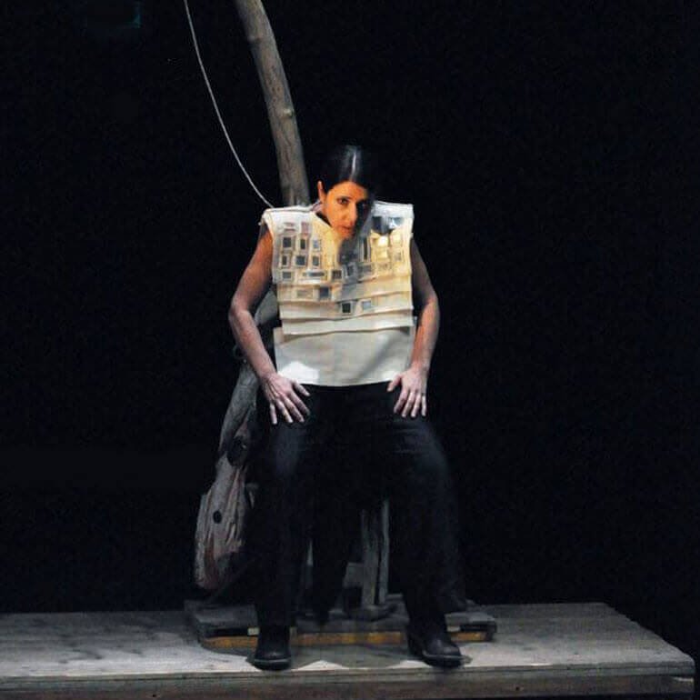 L'attrice Elisabetta Vergani interpreta Medea di Christa Wolf