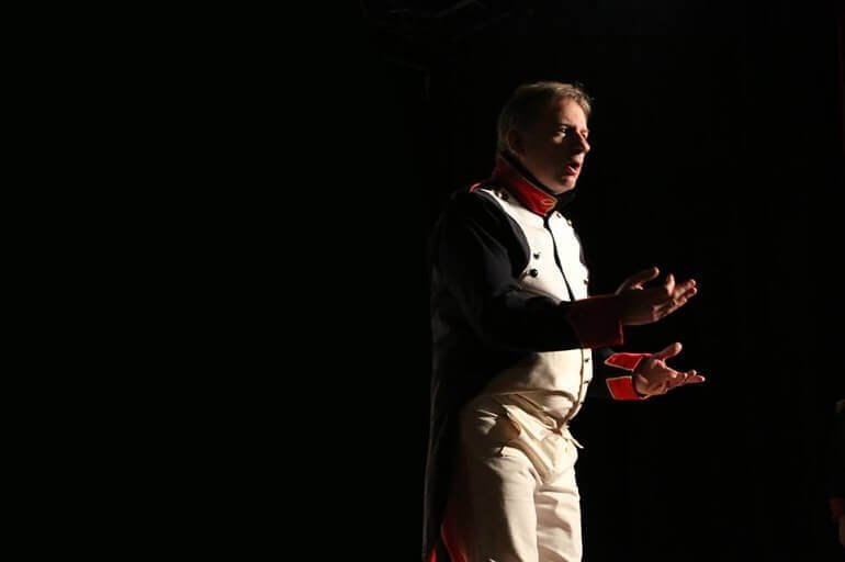 Marco Lindi nello spettacolo "Il generale Vendemmiaio"