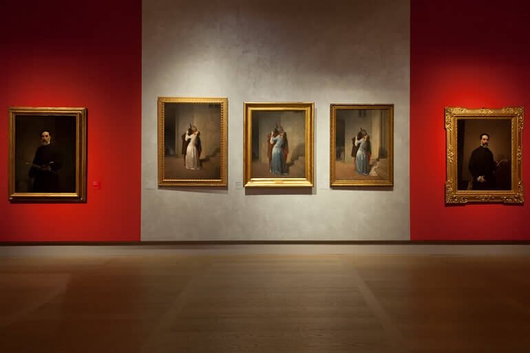 Le tre versioni del Bacio di Hayez in mostra alle Gallerie d'Italia