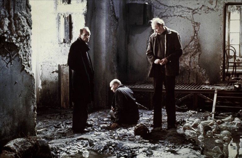 Una scena del film Stalker di Tarkovskij