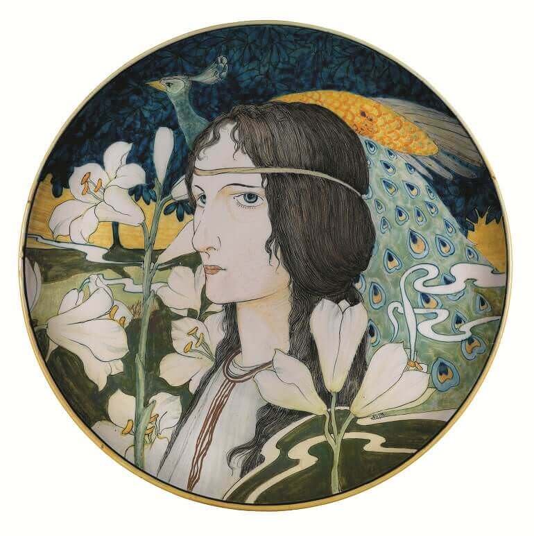 Un piatto in maiolica policroma realizzato da Galileo Chini