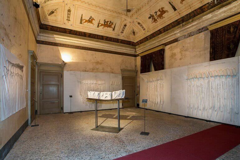 Una sala del MUST di Vimercate con opere di Dolores Previtali