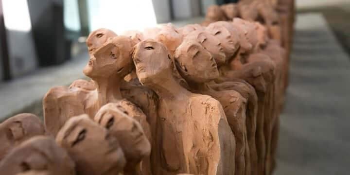 L'opera "Uomini" di Dolores Previtali in mostra al MUST di Vimercate