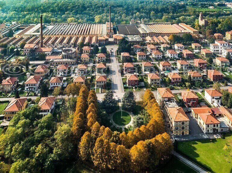 Crespi d'Adda in una foto aerea dello studio Giudicianni & Biffi