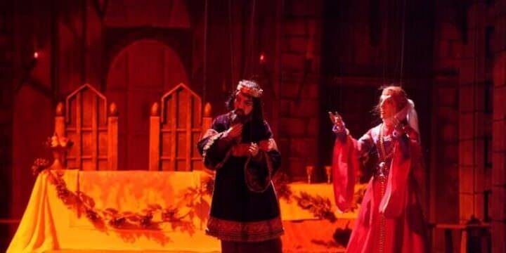 Il Macbeth di Shakespeare nella versione con marionette della Compagnia Colla