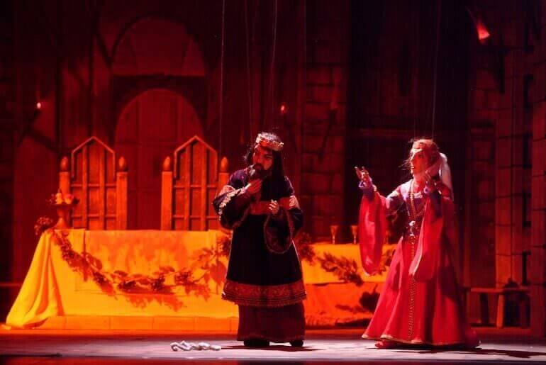 Il Macbeth di Shakespeare nella versione con marionette della Compagnia Colla