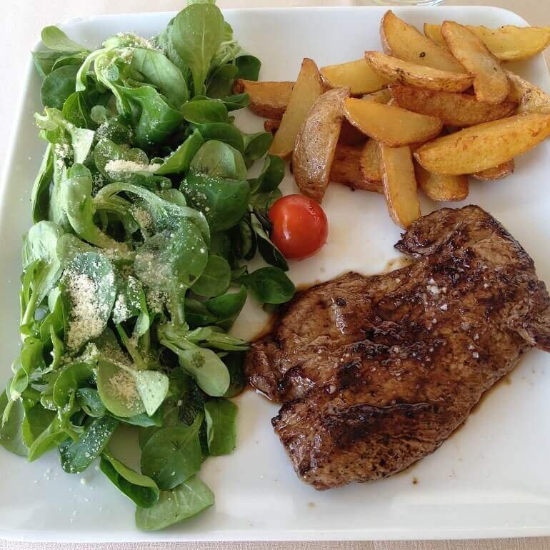 pavé de boeuf et frites