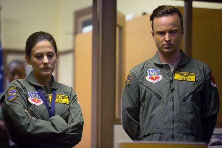 Phoebe Fox e Aaron Paul nel film "Il diritto di uccidere"