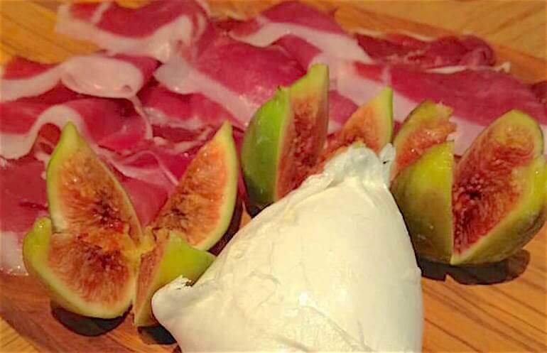 Obicà propone prosciutto di suino nero dei Monti NeEbrodi con mozzarella e fichi