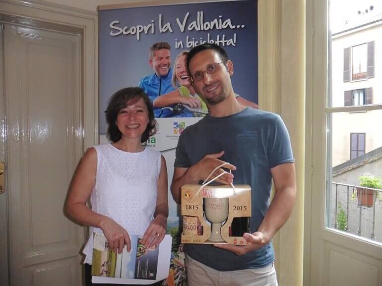 Saul Stucchi riceve da Silvia Lenzi il Premio Stampa 2015 di Vallonia - Bruxelles