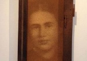 particolare di un'opera di Eron esposta alla Galleria Armocida di Milano