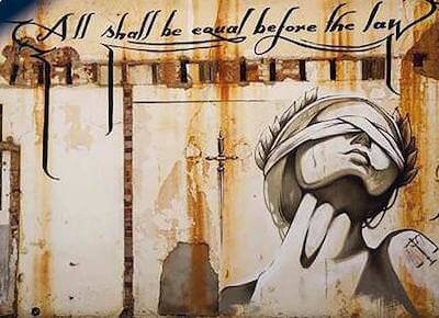 Particolare della copertina del libro "L'uomo è morto" di Wole Soyinka