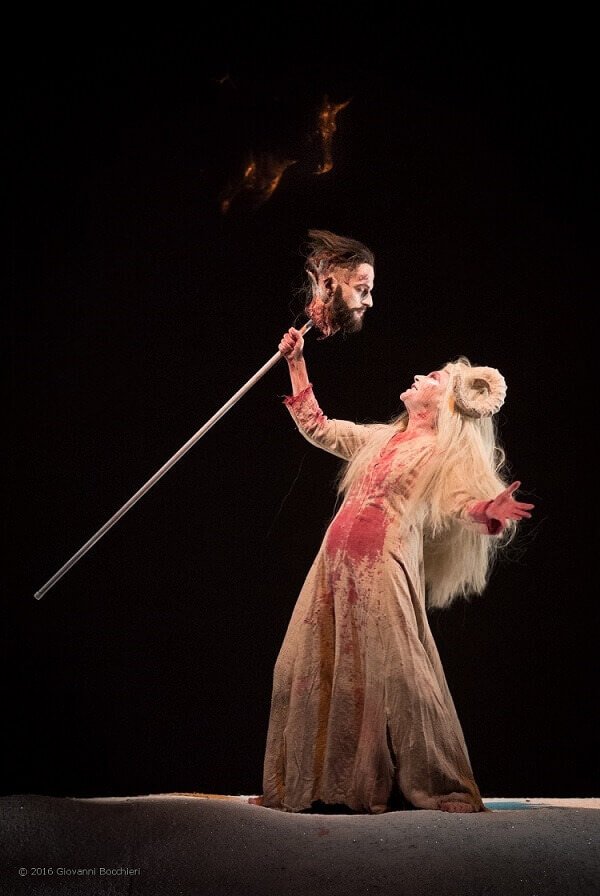 Manuela Kustermann interpreta Agave nelle Baccanti di Daniele Salvo