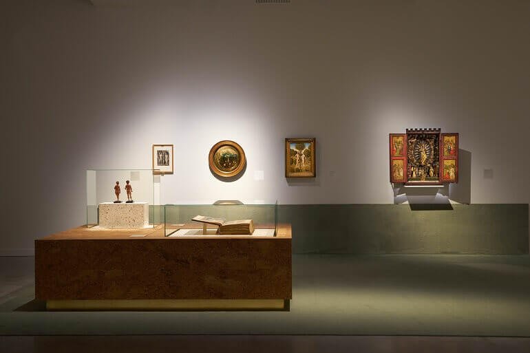 Una sala della mostra "In cerca di Utopia" a Lovanio