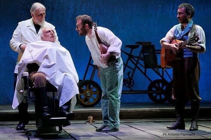 Una scena dello spettacolo "Il casellante" di Andrea Camilleri e Giuseppe Dipasquale