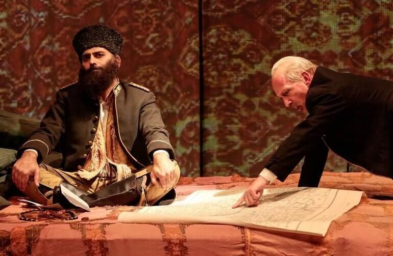 Hossein Taheri e Massimo Somaglino in "Afghanistan. Il grande gioco" (foto di Laila Pozzo)