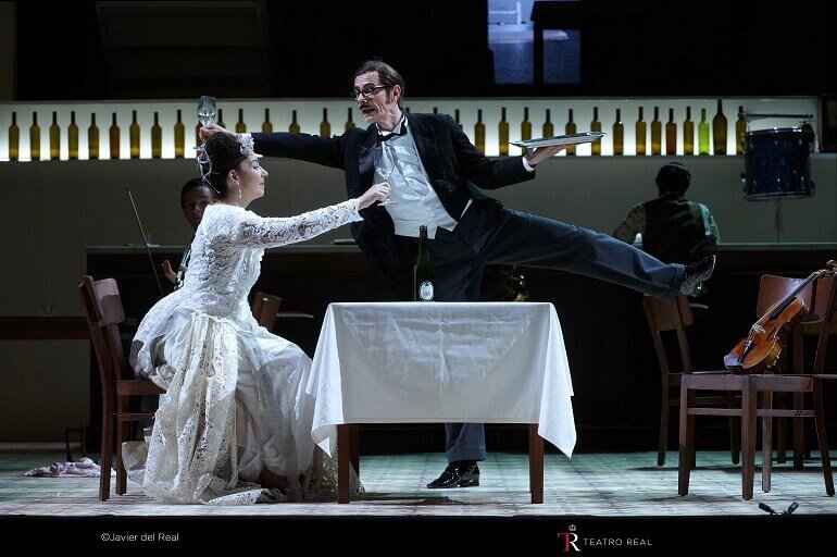 Anna Spina e Tobias Dutschke in "La ciudad de las mentiras"