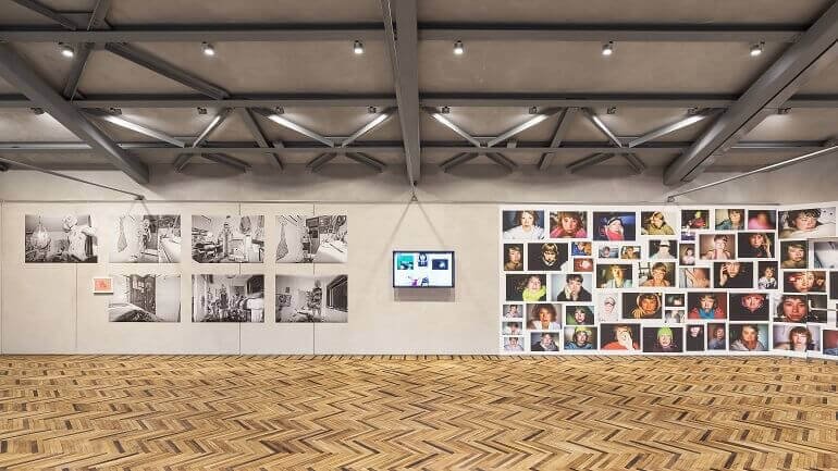 Una sala della mostra “Give Me Yesterday” all'Osservatorio della Fondazione Prada