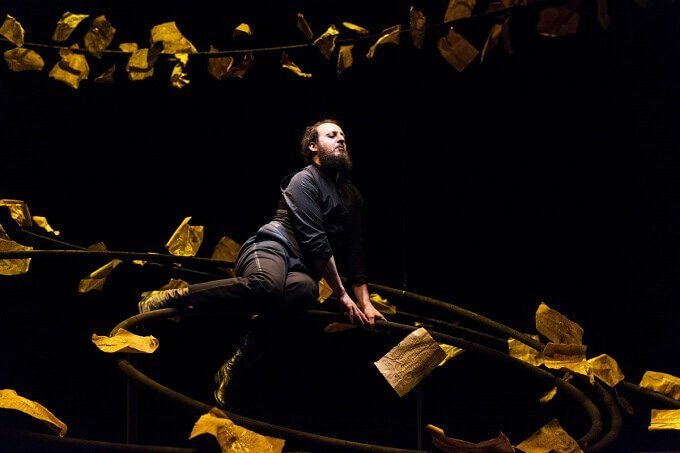 Fausto Russo Alesi interpreta "Ivan" Karamazov