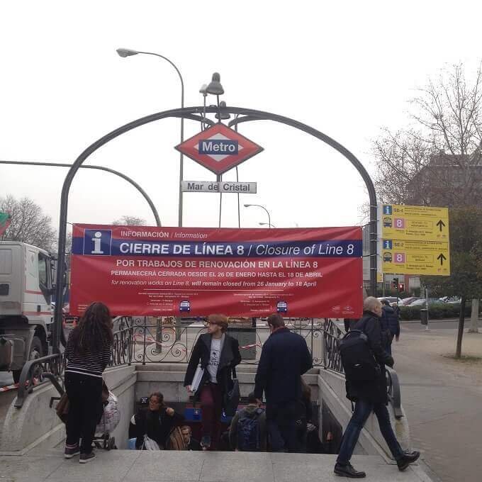 L'accesso alla stazione Mar de Cristal della metropolitana di Madrid