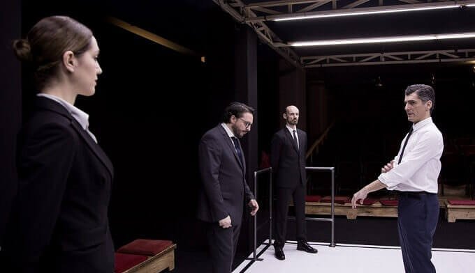 una scena dello spettacolo "Bull" al Teatro Franco Parenti di Milano