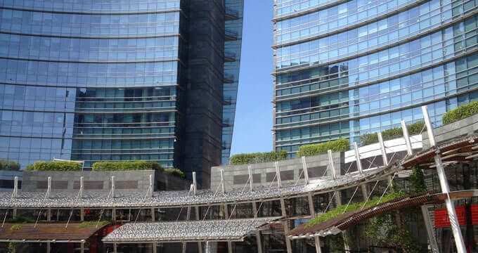 piazza Gae Aulenti a Milano