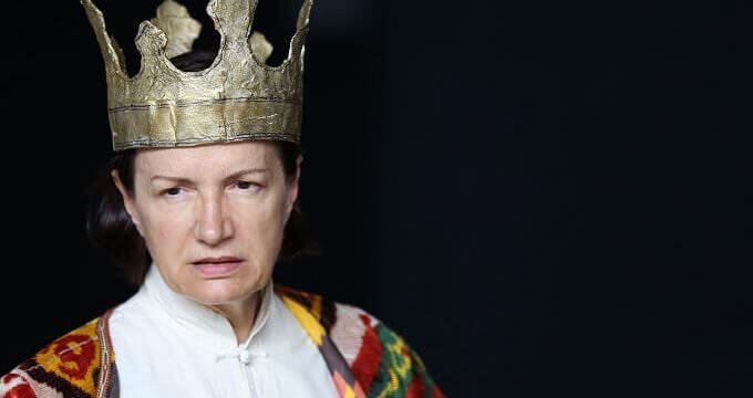 Maddalena Crippa in "Riccardo II", foto di Paolo Porto