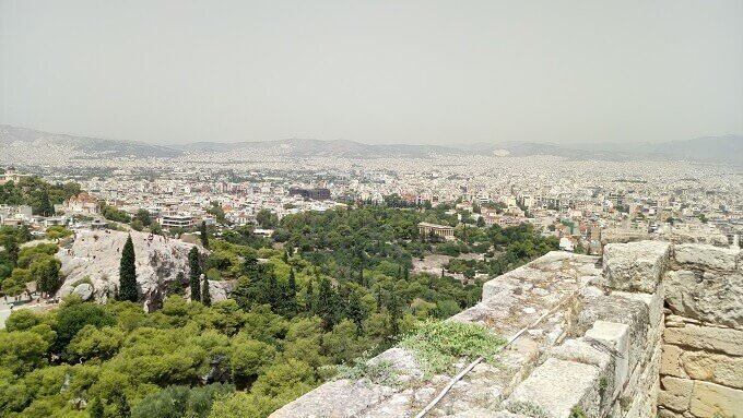 Una panoramica su Atene vista dall'Acropoli
