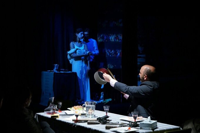 Una scena de "La bisbetica domata - L'anarchia dell'obbedienza" di Alessandro Veronese