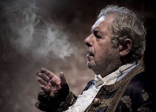 Renato Mannheimer nello spettacolo "Il sondaggista". Foto di Alessandro Saletta