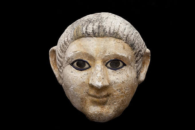 maschera funeraria del Fayum esposta alla mostra "Milano in Egitto" al Museo Archeologico di Milano