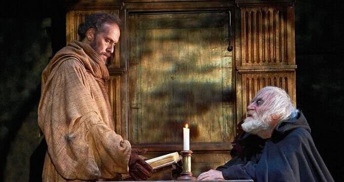 Una scena dello spettacolo teatrale "Il nome della rosa", tratto dal romanzo di Umberto Eco