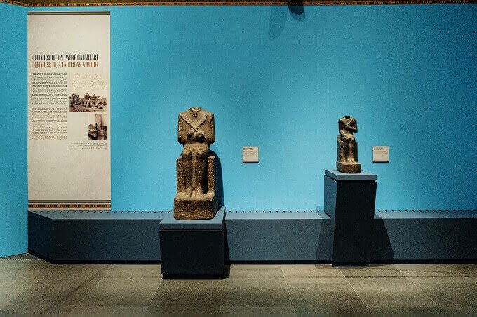 Le statue di Tuthmosi III e Amenofi II in mostra al MUDEC di Milano