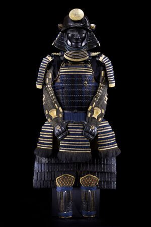 Un'armatura da samurai giapponese del periodo Edo
