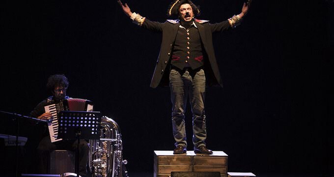 Davide Lorenzo Palla e Tiziano Cannas Aghedu nello spettacolo "Il mercante di Venezia" - foto di Lorenza Daverio