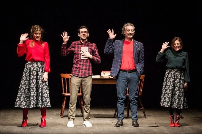 Una scena dello spettacolo "Come sono diventato stupido" - foto di Lorenza Daverio