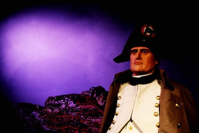 Il manichino di Napoleone in esilio nella mostra “J’Arrive. Napoleone Bonaparte, I cinque volti del trionfo”