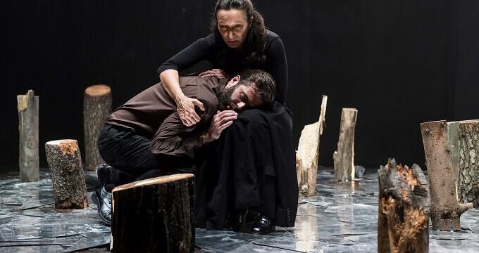 Arianna Scommegna e Mattia Fabris nello spettacolo "Utoya"