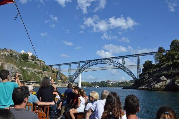 Il ponte ferroviario di Eiffel (in disuso) e il nuovo ponte a Porto