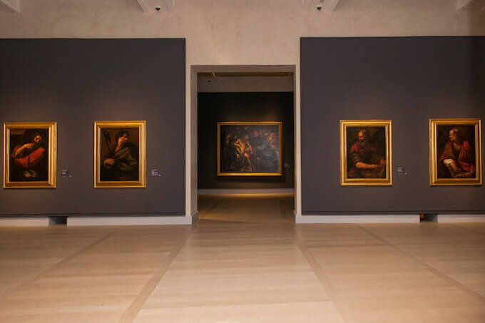 Una sala della mostra "L'ultimo Caravaggio" alle Gallerie d'Italia di Milano - Foto di Maurizio Tosto